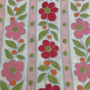 Beautiful Vintage? Twin Flat Sheet OR Sewing Project Material (1 small hole)